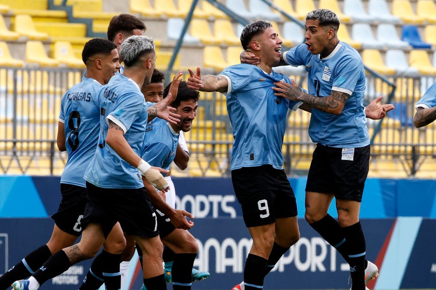  Uruguay debutó con victoria en la hora ante México