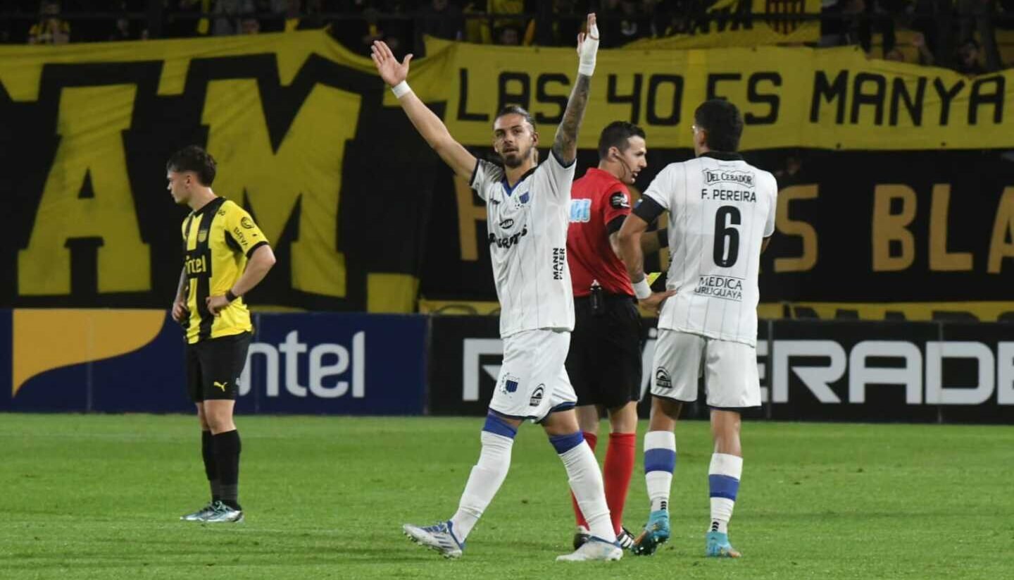 Liverpool ganó 3 a 0 y alcanzó a Peñarol en la Anual